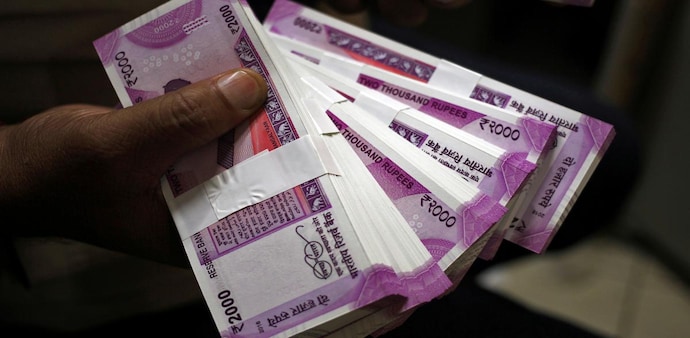 Rupee to remain under pressure; may settle at around 79-80 vs dollar in near term: Experts (Photo: Reuters) Rupee to remain under pressure; may settle at around 79-80 vs dollar in near term: Experts (Photo: Reuters)