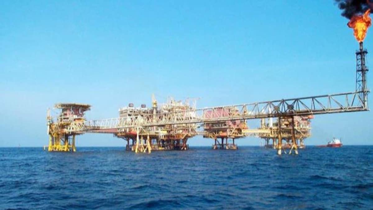 ONGC chopper makes emergency landing in high-sea; 4 rescued