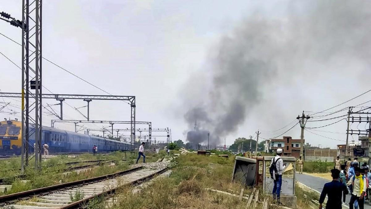 Agnipath scheme: Protesters pelt stones at vehicles, block railway rail tracks in Haryana