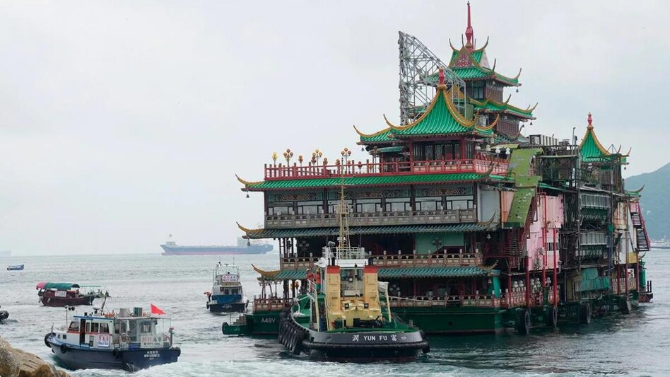 Jumbo Floating Restaurant was once said to be the world's largest floating restaurant. Jumbo Floating Restaurant was once said to be the world's largest floating restaurant.