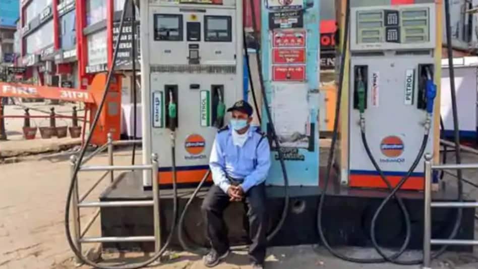 Govt expands USO to remote petrol pumps to keep pvt retailers in check Govt expands USO to remote petrol pumps to keep pvt retailers in check