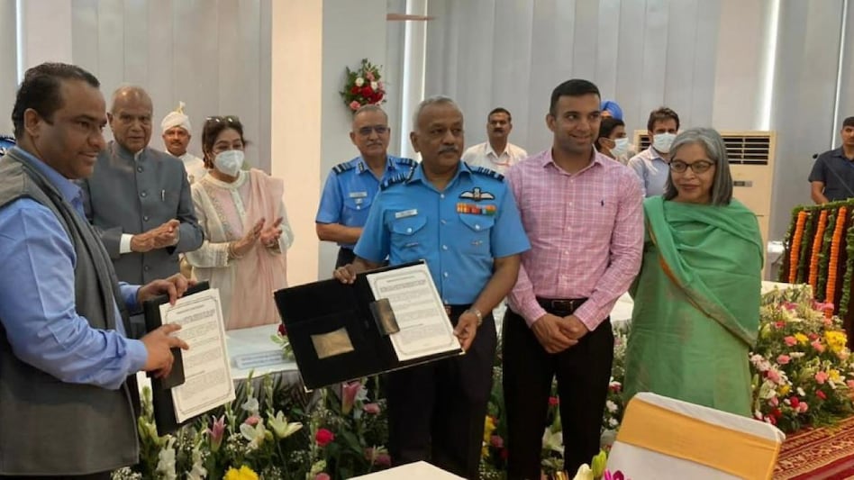 The ceremony was attended by Punjab Governor Banwarilal Purohit and Air Chief Marshal VR Chaudhari. The ceremony was attended by Punjab Governor Banwarilal Purohit and Air Chief Marshal VR Chaudhari.