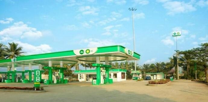 Jio-bp will install 24x7 EV charging infrastructure for two and four-wheelers at Omaxe properties. Jio-bp will install 24x7 EV charging infrastructure for two and four-wheelers at Omaxe properties.
