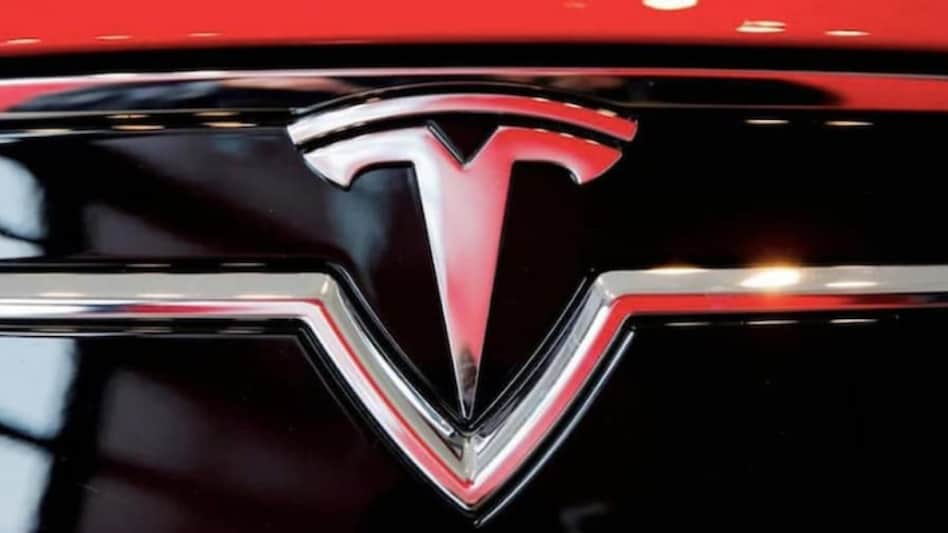 Tesla slashes job openings since Elon Musk's economic warning Tesla slashes job openings since Elon Musk's economic warning