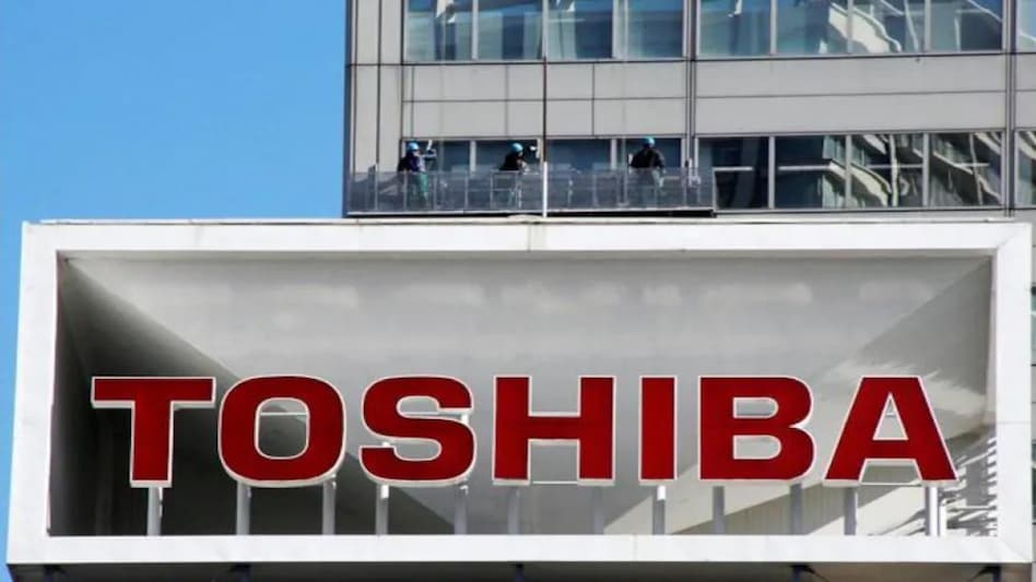 Toshiba shares rose 5.3% in Tokyo early on Thursday, outperforming a 0.8% rise in the benchmark Nikkei average. Toshiba shares rose 5.3% in Tokyo early on Thursday, outperforming a 0.8% rise in the benchmark Nikkei average.