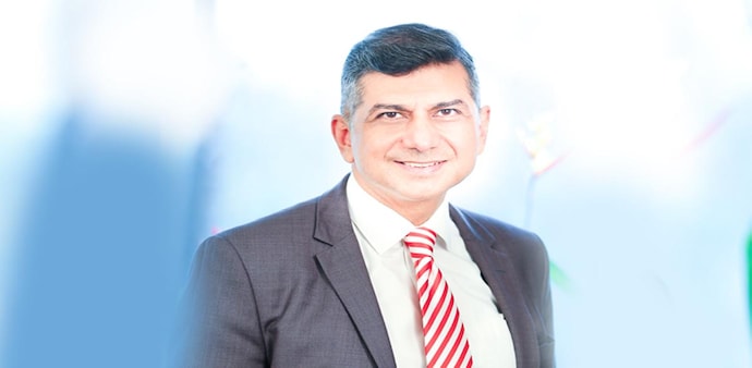 Suri shared his view on the divergent buying and selling patterns of domestic and foreign institutional investors. Suri shared his view on the divergent buying and selling patterns of domestic and foreign institutional investors.