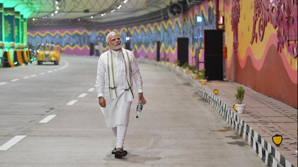 PM during inspection of the ITPO tunnel also displayed his commitment to Swachh Bharat. PM during inspection of the ITPO tunnel also displayed his commitment to Swachh Bharat.