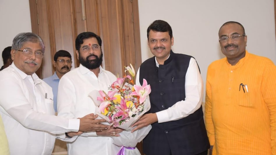 Earlier today, Fadnavis and rebel Shiv Sena MLA Eknath Shinde met with Governor Bhagat Singh Koshyari at 3 pm. Earlier today, Fadnavis and rebel Shiv Sena MLA Eknath Shinde met with Governor Bhagat Singh Koshyari at 3 pm.
