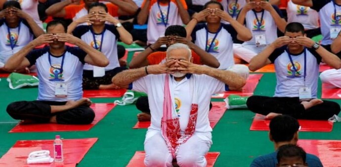 Thousands of people joined the Prime Minister in the mass Yoga demonstration here. Thousands of people joined the Prime Minister in the mass Yoga demonstration here.