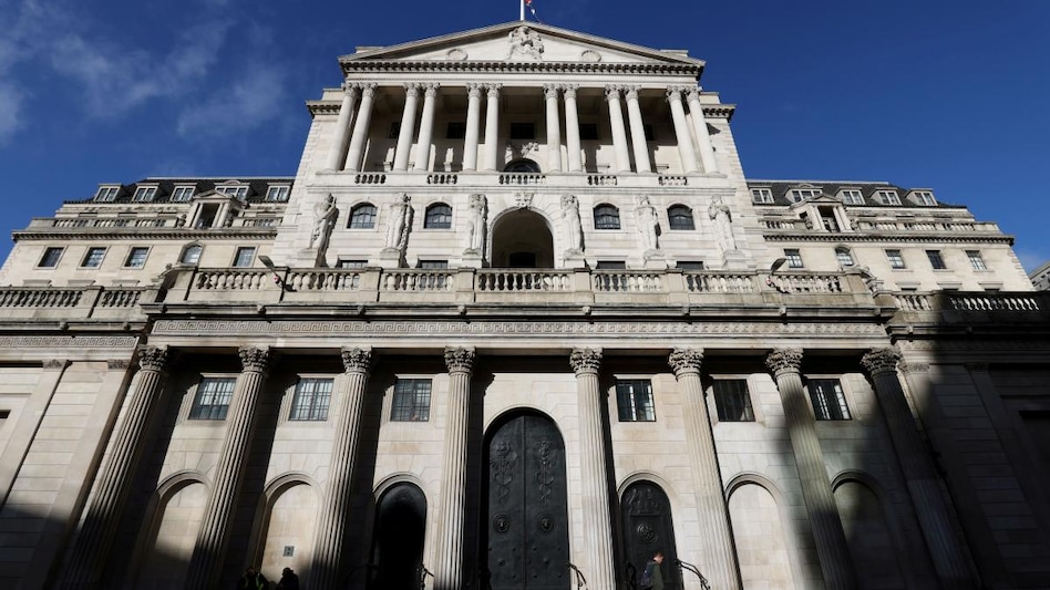 A day after the U.S. Federal Reserve raised rates by the most since 1994 with a 75 basis-point hike, the BoE stuck to its more gradual approach as it warned that Britain's economy would shrink in the April-June period. (Photo: Reuters) A day after the U.S. Federal Reserve raised rates by the most since 1994 with a 75 basis-point hike, the BoE stuck to its more gradual approach as it warned that Britain's economy would shrink in the April-June period. (Photo: Reuters)