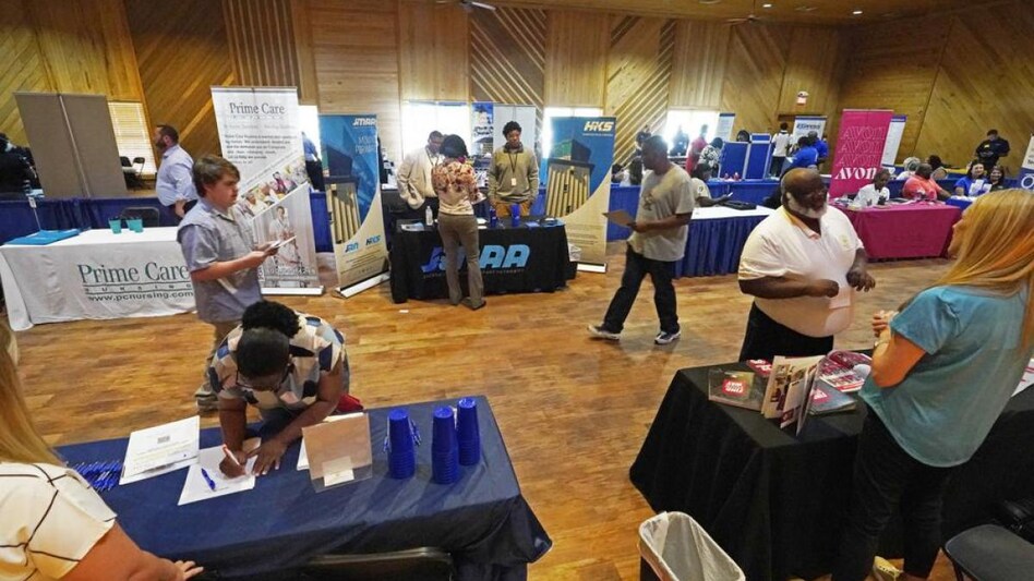 US weekly jobless claims highest in nearly 8 months (Photo: AP) US weekly jobless claims highest in nearly 8 months (Photo: AP)