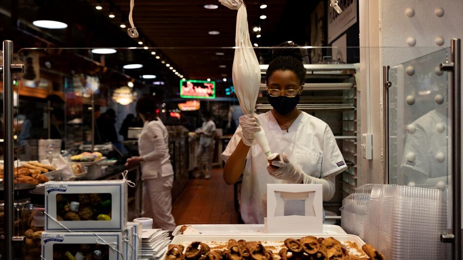 A worker fills a cannoli at a bakery at Reading Terminal Market after the inflation rate hit a 40-year high in January, in Philadelphia, Pennsylvania, U.S. (Photo:Reuters) A worker fills a cannoli at a bakery at Reading Terminal Market after the inflation rate hit a 40-year high in January, in Philadelphia, Pennsylvania, U.S. (Photo:Reuters)