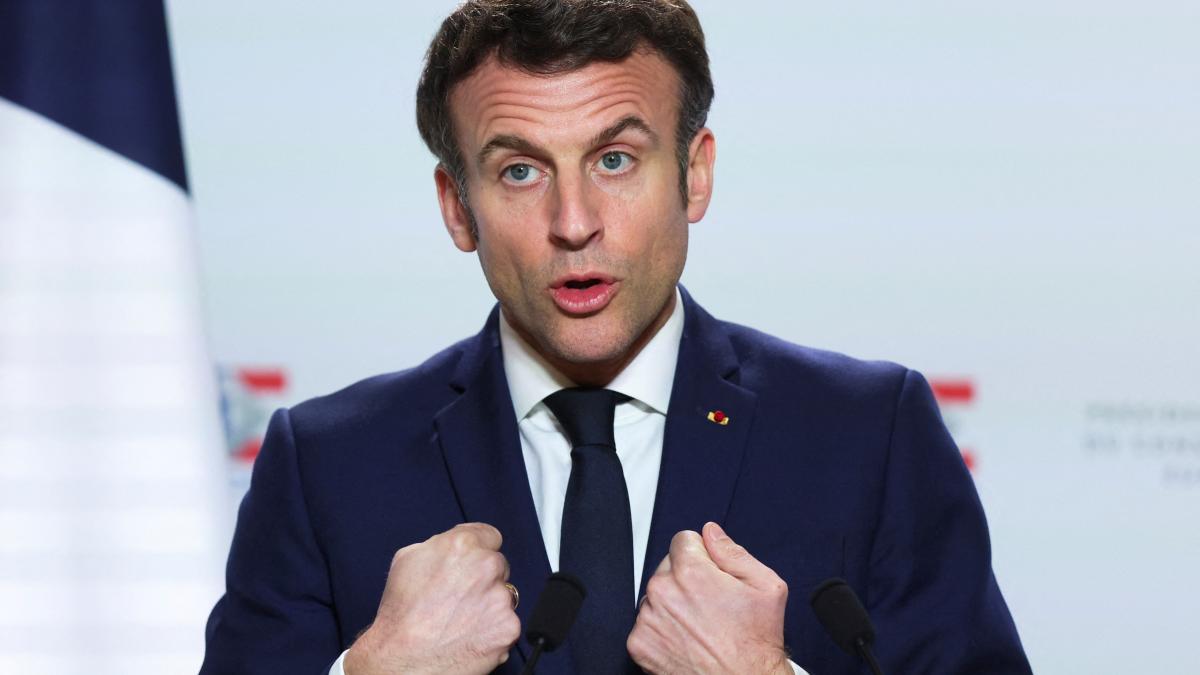 Macron under fire over Uber contacts as minister