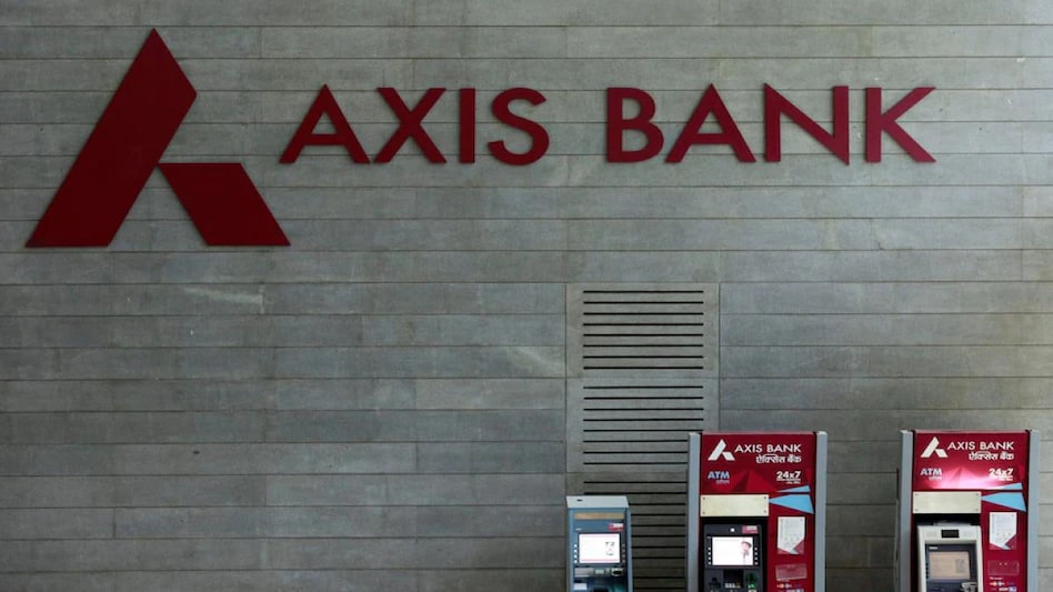 Axis Bank signs MoU with IAF, to offer exclusive salary package to personnel Axis Bank signs MoU with IAF, to offer exclusive salary package to personnel
