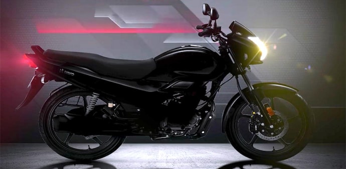The Super Splendor Canvas Black Edition comes in two trims. The Super Splendor Canvas Black Edition comes in two trims.