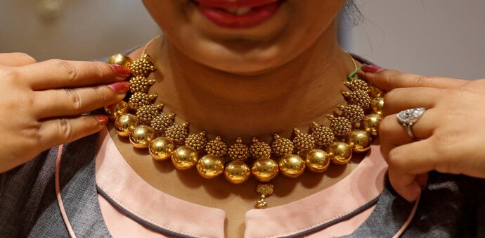 Gold jewellery demand to fall by 5% this fiscal: Report (Photo: Reuters) Gold jewellery demand to fall by 5% this fiscal: Report (Photo: Reuters)