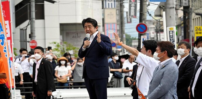 The 2.5 seconds that sealed Shinzo Abe's fate (Photo: Reuters) The 2.5 seconds that sealed Shinzo Abe's fate (Photo: Reuters)