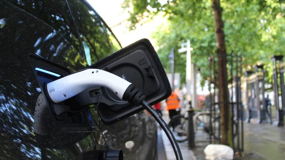 330 EV charging stations to be set up around Hyderabad 330 EV charging stations to be set up around Hyderabad