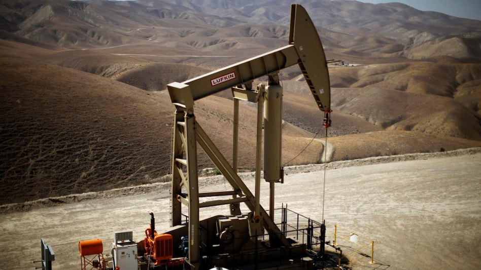 Oil prices rise as tight supply, geopolitical tensions linger (Photo: Reuters) Oil prices rise as tight supply, geopolitical tensions linger (Photo: Reuters)