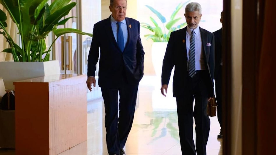 Jaishankar meets Russian FM Lavrov in Bali (Photo: Dr. S. Jaishankar's twitter handle) Jaishankar meets Russian FM Lavrov in Bali (Photo: Dr. S. Jaishankar's twitter handle)