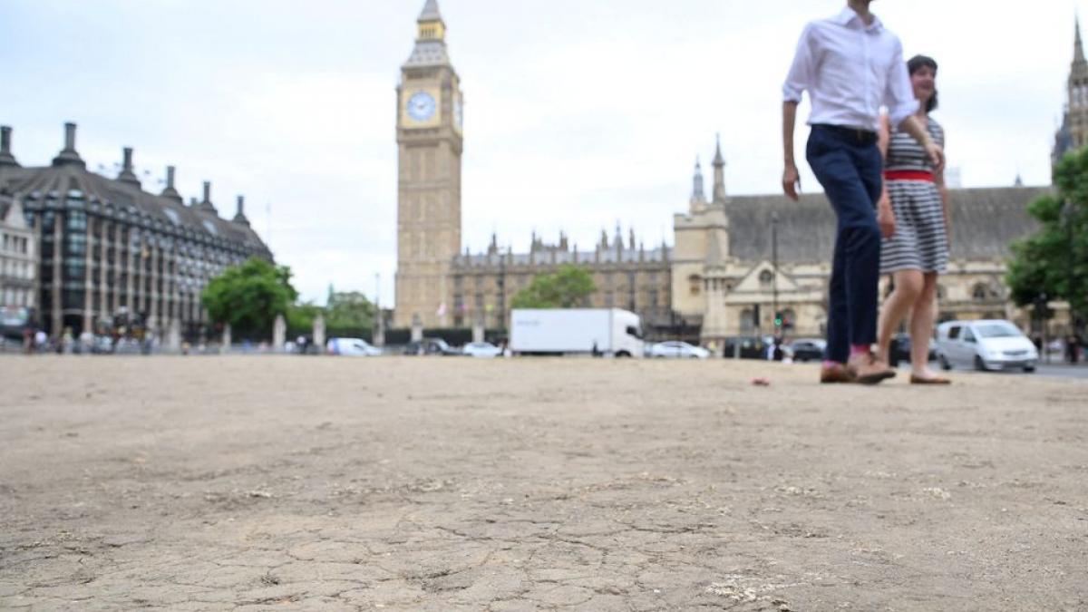 England faces first-ever red weather warning over extreme heat wave (Photo: Reuters) England faces first-ever red weather warning over extreme heat wave (Photo: Reuters)