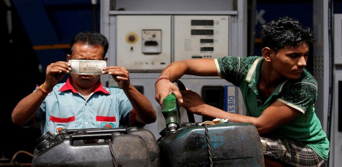 Govt set to generate $12 bn from windfall tax on oil businesses: Moody's (Photo: Reuters) Govt set to generate $12 bn from windfall tax on oil businesses: Moody's (Photo: Reuters)