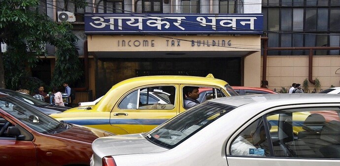 I-T dept seizes Rs 8 cr cash, bullion after raids on pharma, real estate group I-T dept seizes Rs 8 cr cash, bullion after raids on pharma, real estate group