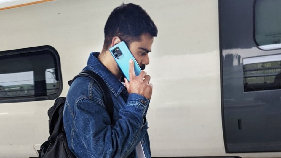 Virat Kohli spotted with a blue phone, reports suggest it is the Vivo 25 Virat Kohli spotted with a blue phone, reports suggest it is the Vivo 25