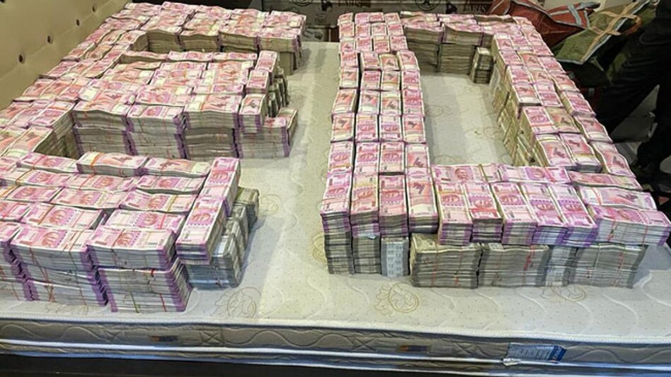 Cash found at Arpita Mukherjee's residence Cash found at Arpita Mukherjee's residence