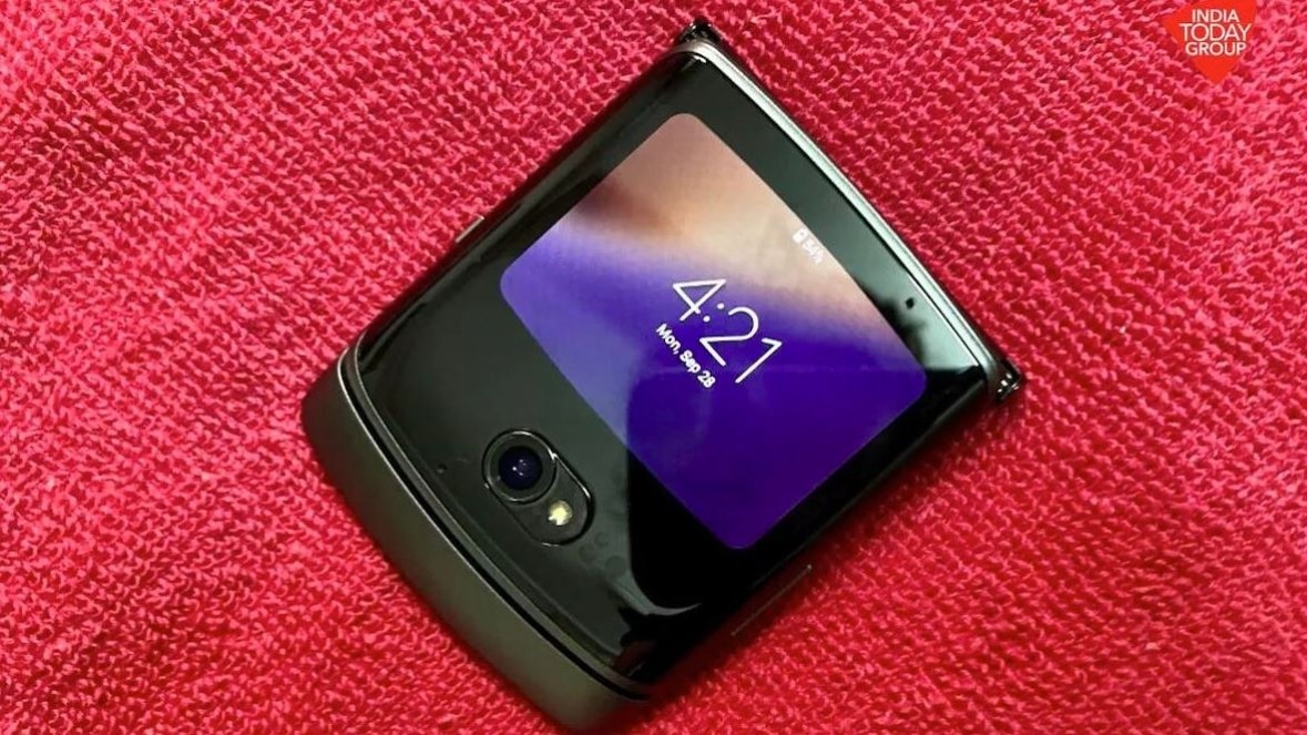 Motorola may not launch Moto Razr 2022 anytime soon, here's why - Vimarsana News
