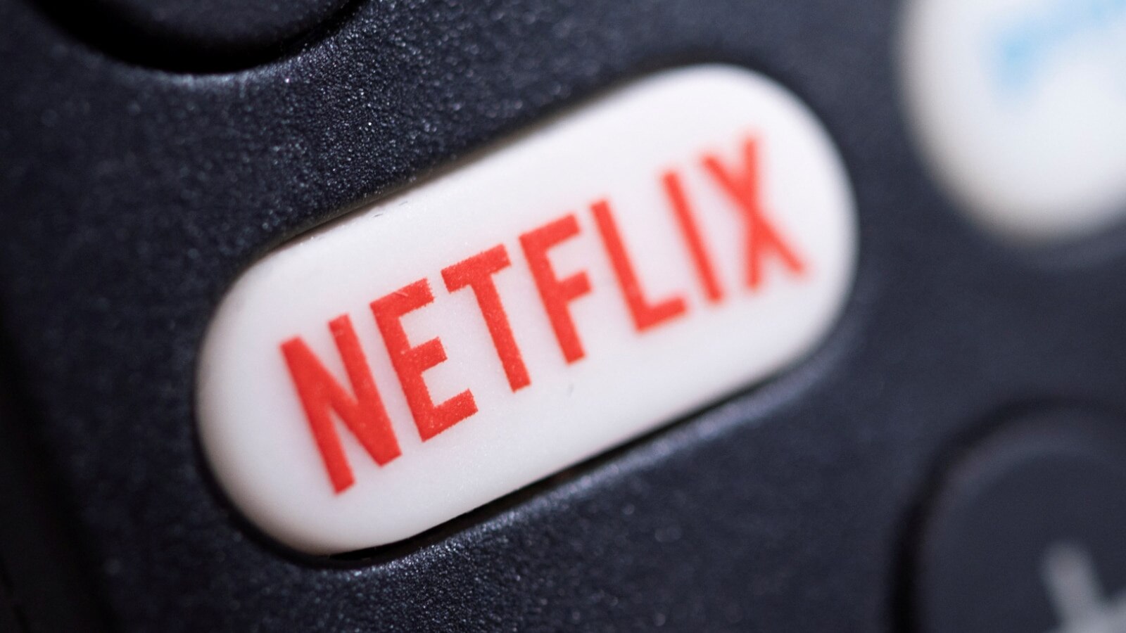 Netflix's subscriber base continues to shrink, lost nearly 1 million members last quarter