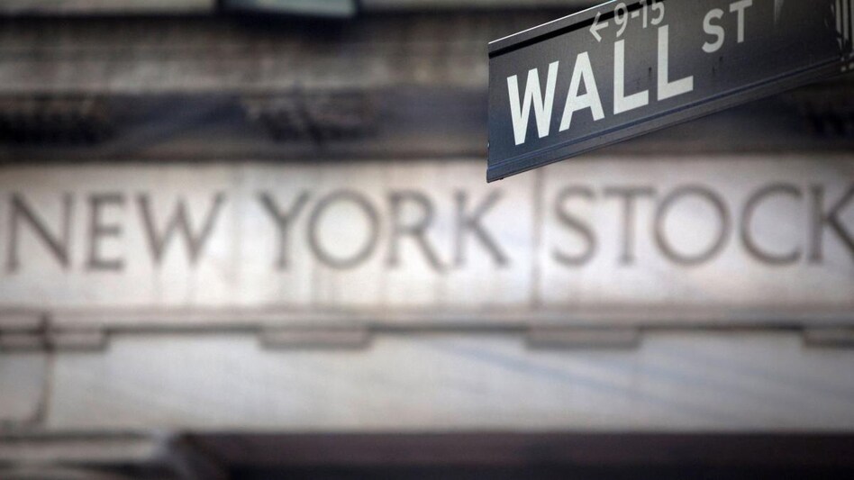 Wall St rises as rate hike fears ebb; Nasdaq gains over 1% (Photo: Reuters) Wall St rises as rate hike fears ebb; Nasdaq gains over 1% (Photo: Reuters)