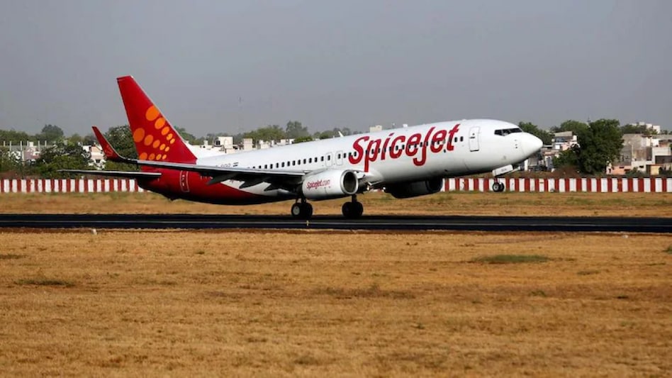 SpiceJet plane windshield cracks on Guj-Mum flight, second incident on same day SpiceJet plane windshield cracks on Guj-Mum flight, second incident on same day