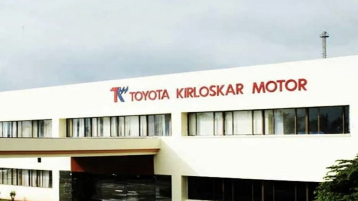 The auto maker said it has commenced bookings of the model at its dealerships across the country for an amount of Rs 25,000.