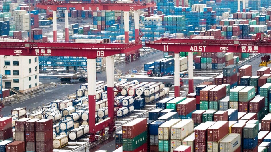.India's exports to UAE rise 16% to $837.14 mn during May-June 2022 (Photo: Reuters) .India's exports to UAE rise 16% to $837.14 mn during May-June 2022 (Photo: Reuters)