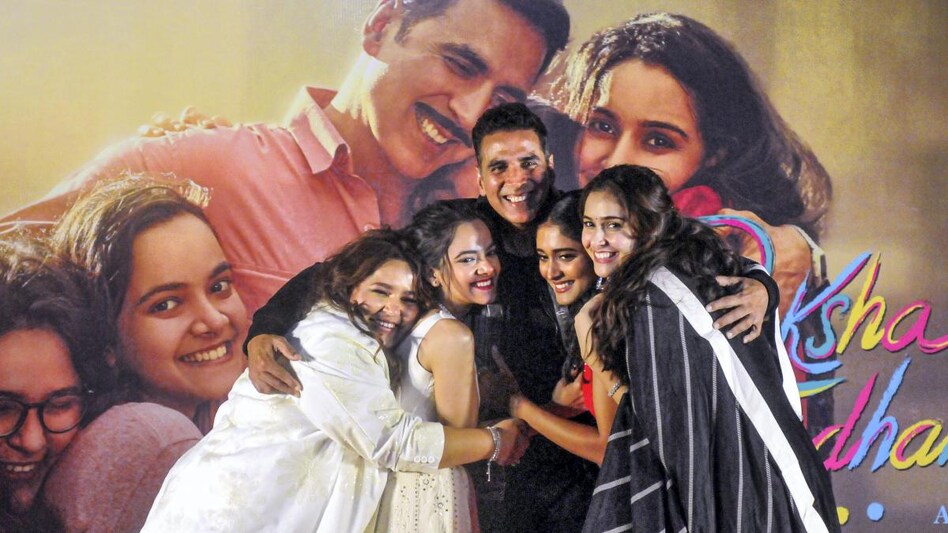 Raksha Bandhan Collection: Apart from Akshay Kumar, the movie also stars Bhumi Pednekar, Sadia Khateeb, Sahejmeen Kaur, Smrithi Srikanth and Deepika Khanna. Raksha Bandhan Collection: Apart from Akshay Kumar, the movie also stars Bhumi Pednekar, Sadia Khateeb, Sahejmeen Kaur, Smrithi Srikanth and Deepika Khanna.