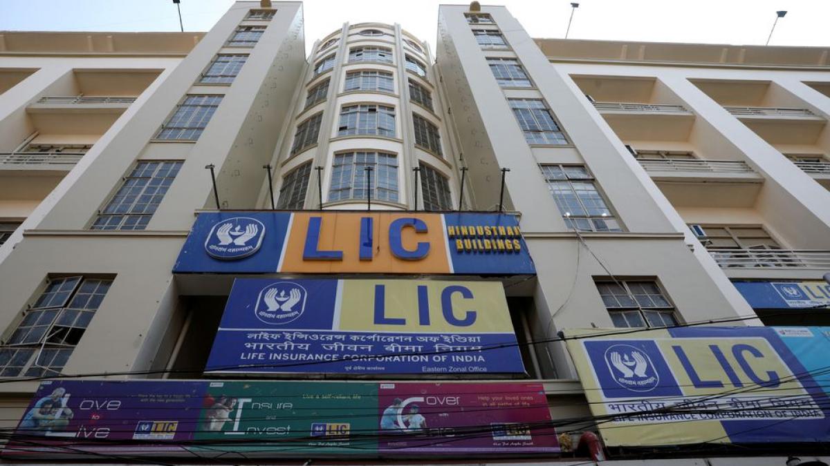 LIC Q1 Results: Net profit climbs 232 times to Rs 683 crore, net premium income jumps over 20% (Photo: Reuters) LIC Q1 Results: Net profit climbs 232 times to Rs 683 crore, net premium income jumps over 20% (Photo: Reuters)