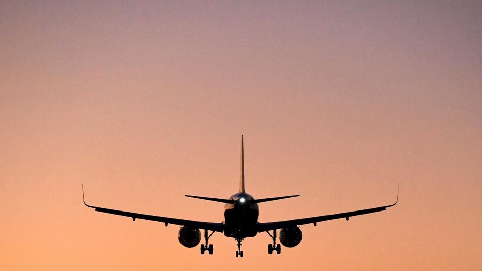 DGCA asks airlines to strictly enforce COVID-19 protocol as cases surge (Photo: Reuters) DGCA asks airlines to strictly enforce COVID-19 protocol as cases surge (Photo: Reuters)