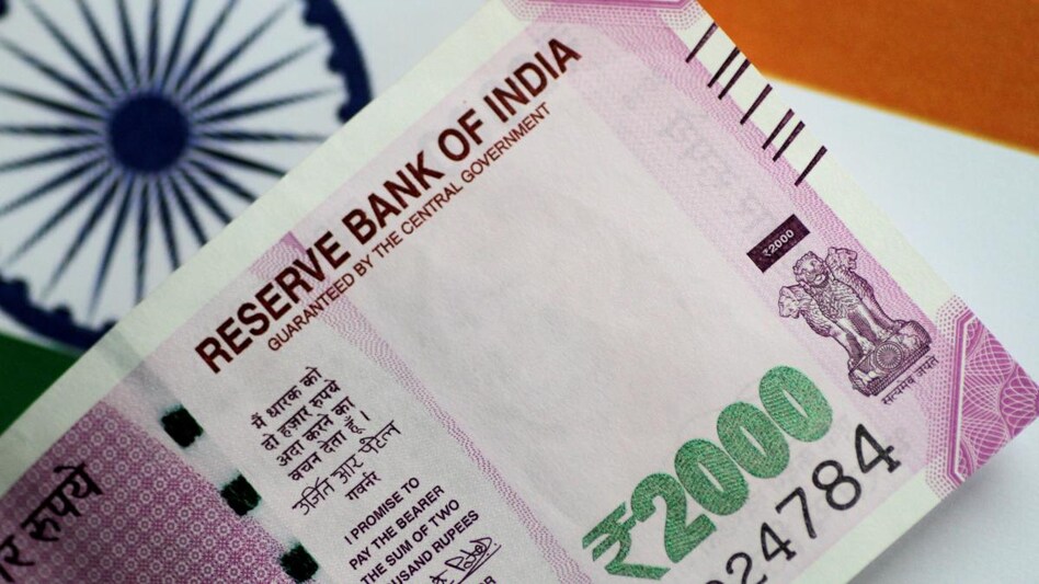 Rupee gains 29 paise to close at 79.45 against US dollar (Photo: Reuters) Rupee gains 29 paise to close at 79.45 against US dollar (Photo: Reuters)