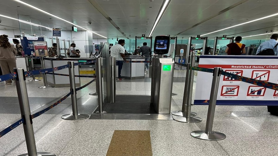 Delhi, Bengaluru airports launch beta version of 'DigiYatra' app for face recognition (Photo: TWITTER) Delhi, Bengaluru airports launch beta version of 'DigiYatra' app for face recognition (Photo: TWITTER)