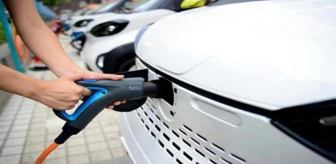 While charging the EV battery is not as fast as filling petrol or diesel, battery swapping offers a quick alternative. (representational image) While charging the EV battery is not as fast as filling petrol or diesel, battery swapping offers a quick alternative. (representational image)