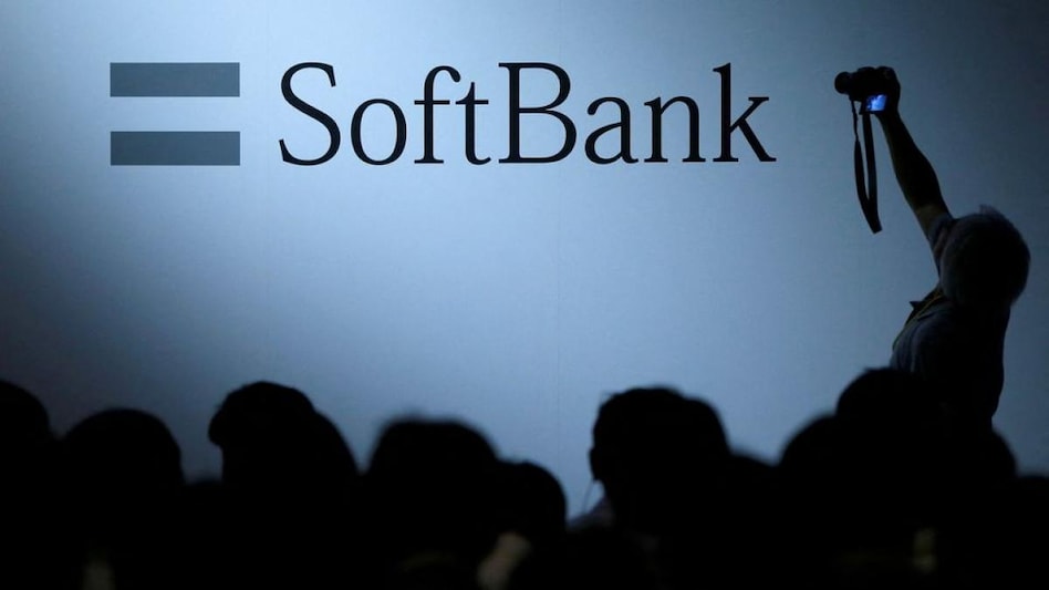 SoftBank plans Vision Fund job cuts after record net loss (Photo: Reuters) SoftBank plans Vision Fund job cuts after record net loss (Photo: Reuters)