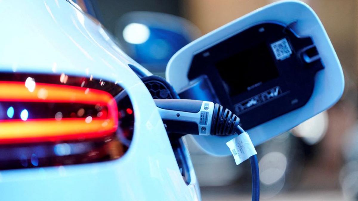 Nearly Rs 100 cr incentive offered on EVs to boost sales: Delhi govt - Vimarsana News
