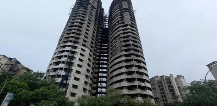 Over 3,500 kg of explosives .ould be used to raze the nearly 100-metre tall twin towers Over 3,500 kg of explosives .ould be used to raze the nearly 100-metre tall twin towers
