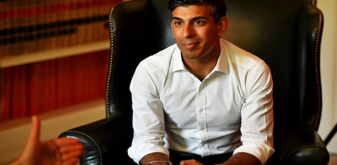 Watch: UK PM candidate Rishi Sunak, wife Akshata Murthy perform 'Gau Pooja' in London (Photo: Reuters) Watch: UK PM candidate Rishi Sunak, wife Akshata Murthy perform 'Gau Pooja' in London (Photo: Reuters)