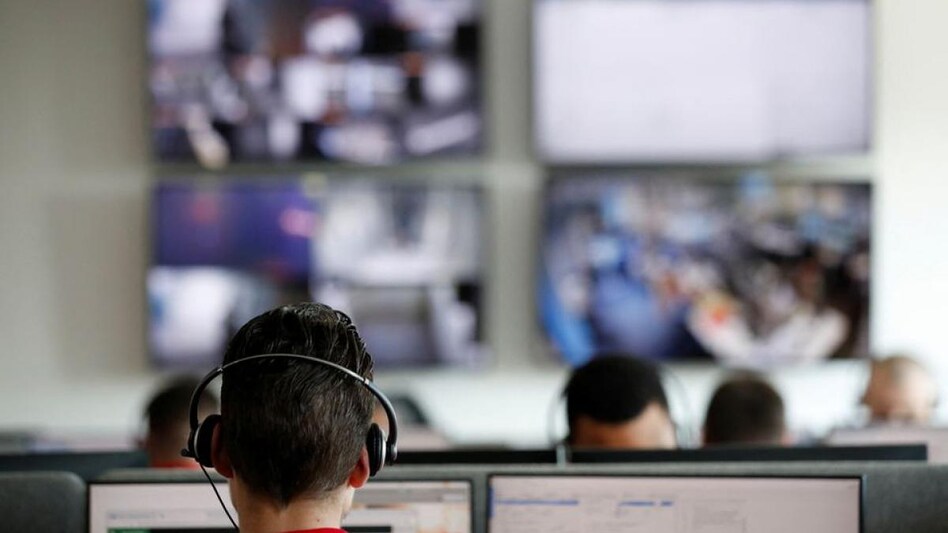 Work from office resumes in 35% companies after 2-year gap, shows survey (Photo: Reuters) Work from office resumes in 35% companies after 2-year gap, shows survey (Photo: Reuters)