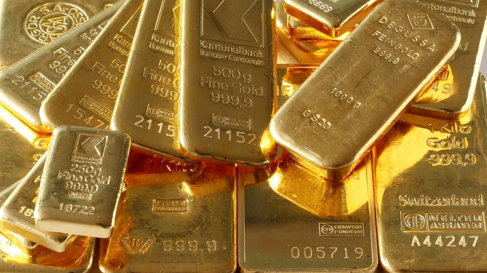 Gold prices dropped more than 1% to a one-week low on Monday Gold prices dropped more than 1% to a one-week low on Monday