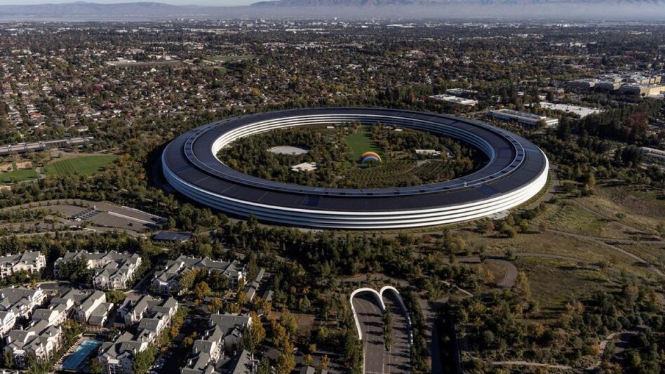 Apple sets Sept 5 deadline for employees to return to office: Report (Photo: Reuters) Apple sets Sept 5 deadline for employees to return to office: Report (Photo: Reuters)