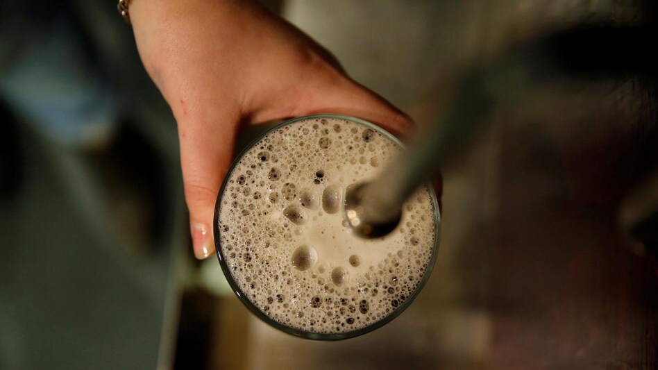Delhi's private liquor shops to shut from Thursday; Centre's old excise regime to return (Photo: Reuters) Delhi's private liquor shops to shut from Thursday; Centre's old excise regime to return (Photo: Reuters)