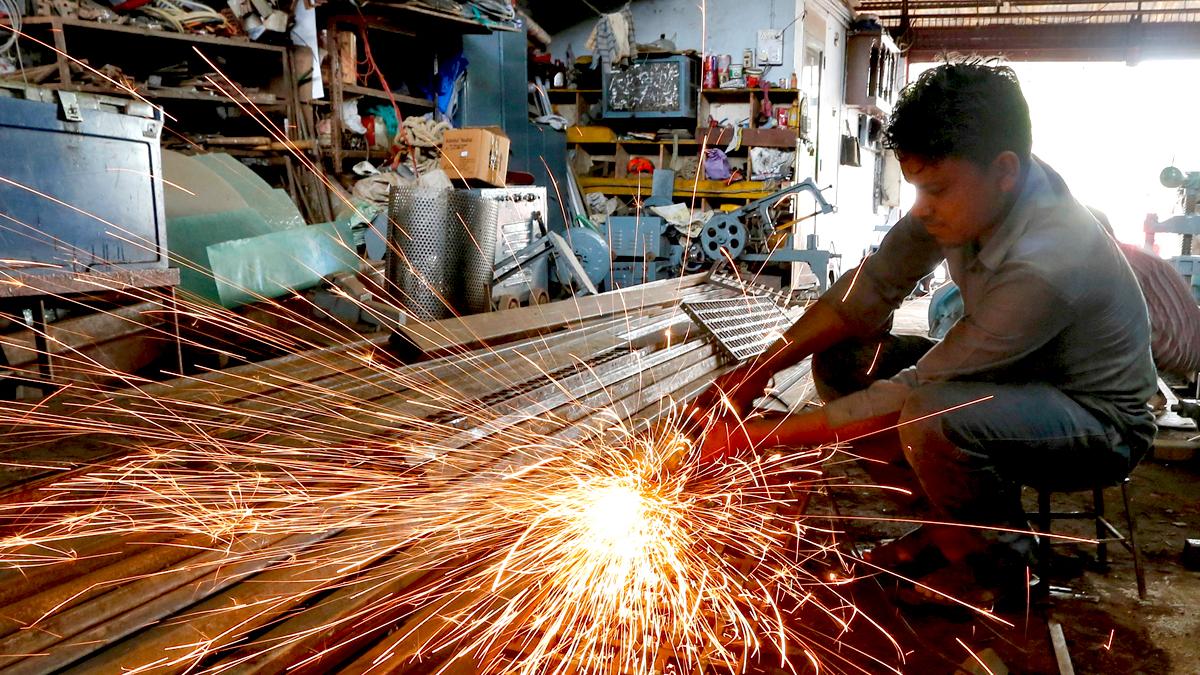 Manufacturing PMI strengthens to 8-month high to 56.4 in July Manufacturing PMI strengthens to 8-month high to 56.4 in July